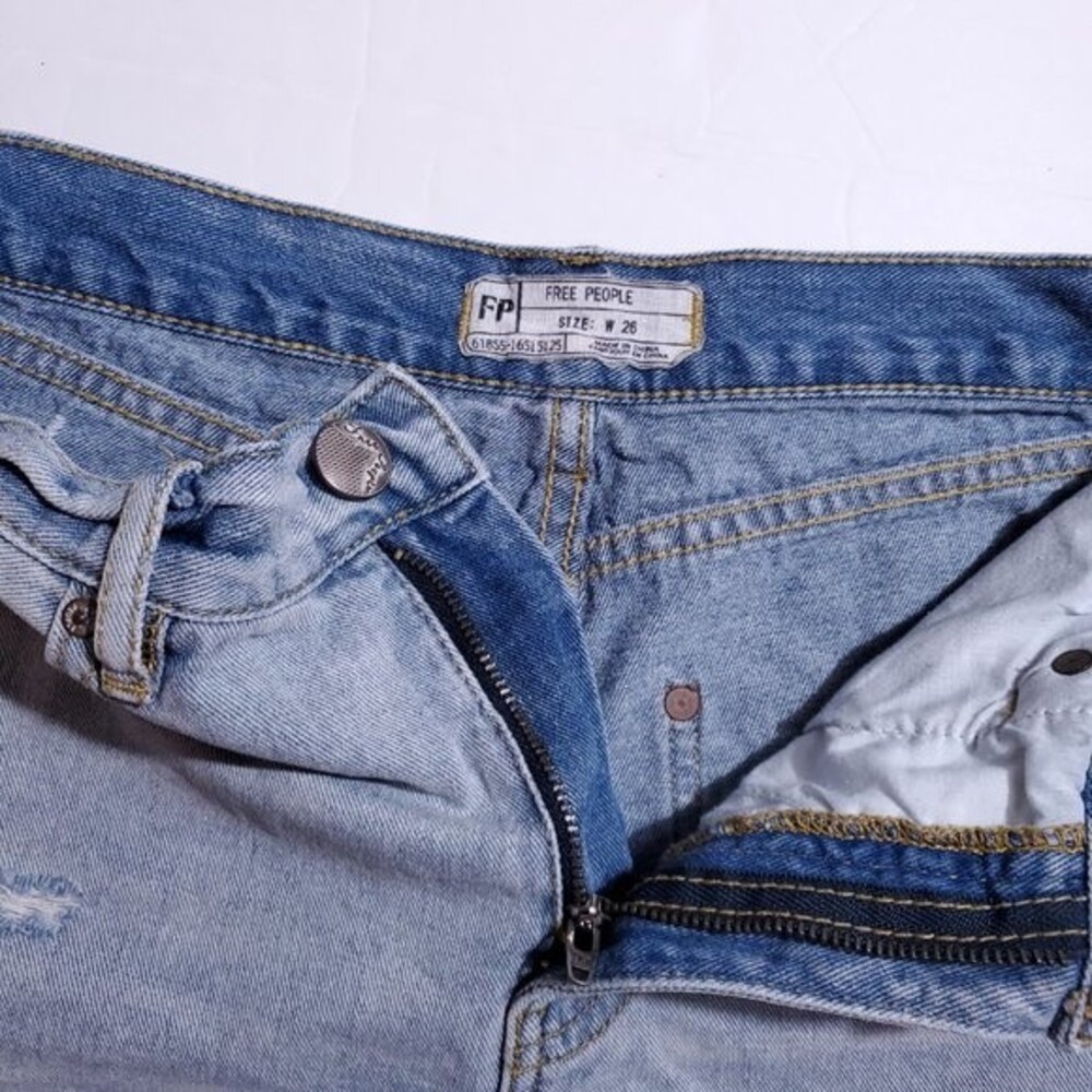 Free People Distressed Lace Hem Mini Denim Shorts Light Wash Size 26 Boho Summer - Picture 5 of 12